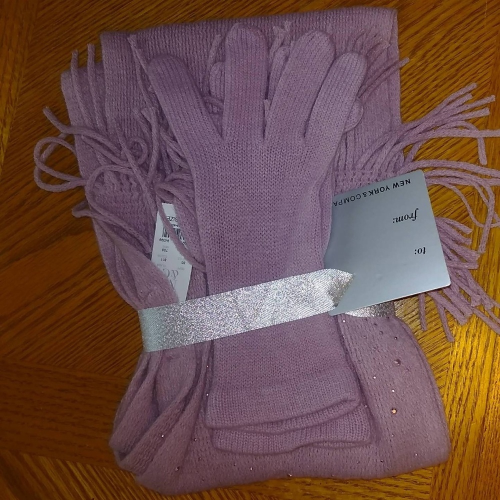 NWT NY & COMPANY Scarf and Gloves Set